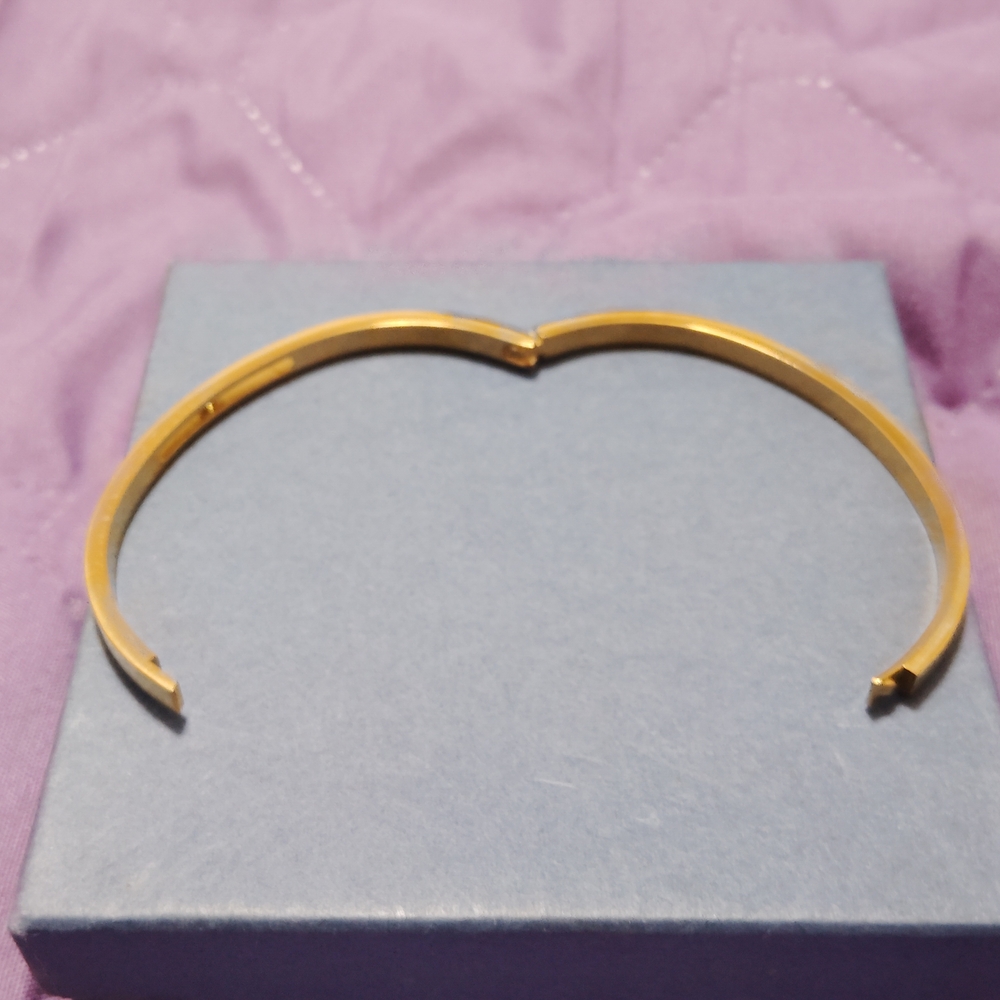 Elegant Gold Bangle Bracelet - Picture 7 of 7